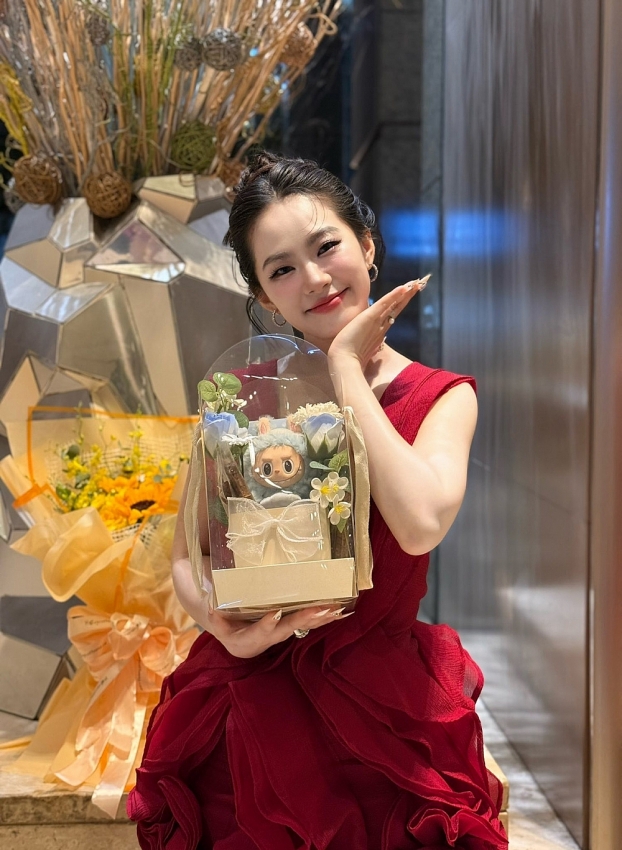 Lương Bích Hữu tuổi 41 xinh như búp bê sau khi giảm 17 kg