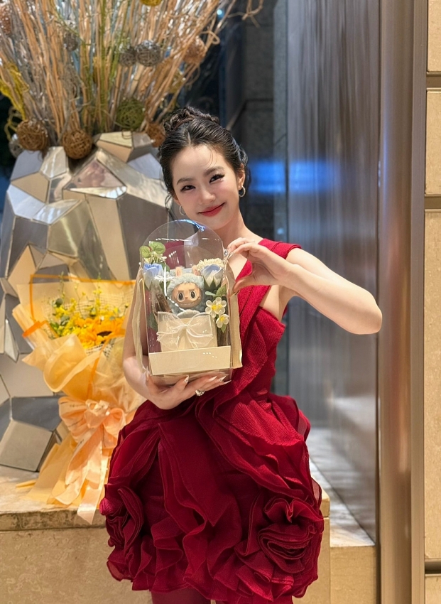 Lương Bích Hữu tuổi 41 xinh như búp bê sau khi giảm 17 kg