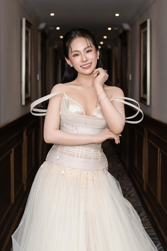 Lương Bích Hữu tuổi 41 xinh như búp bê sau khi giảm 17 kg