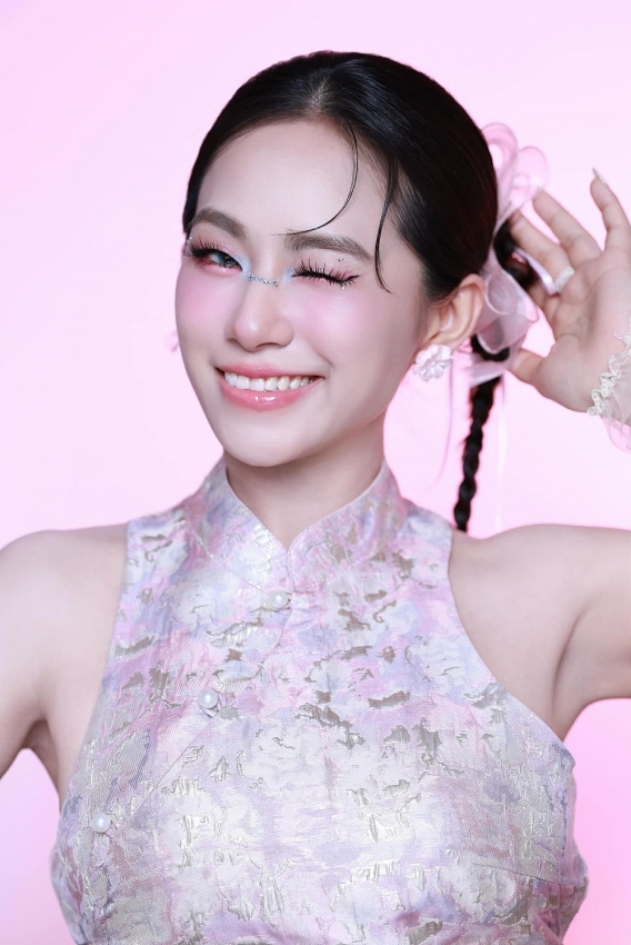 Lương Bích Hữu tuổi 41 xinh như búp bê sau khi giảm 17 kg