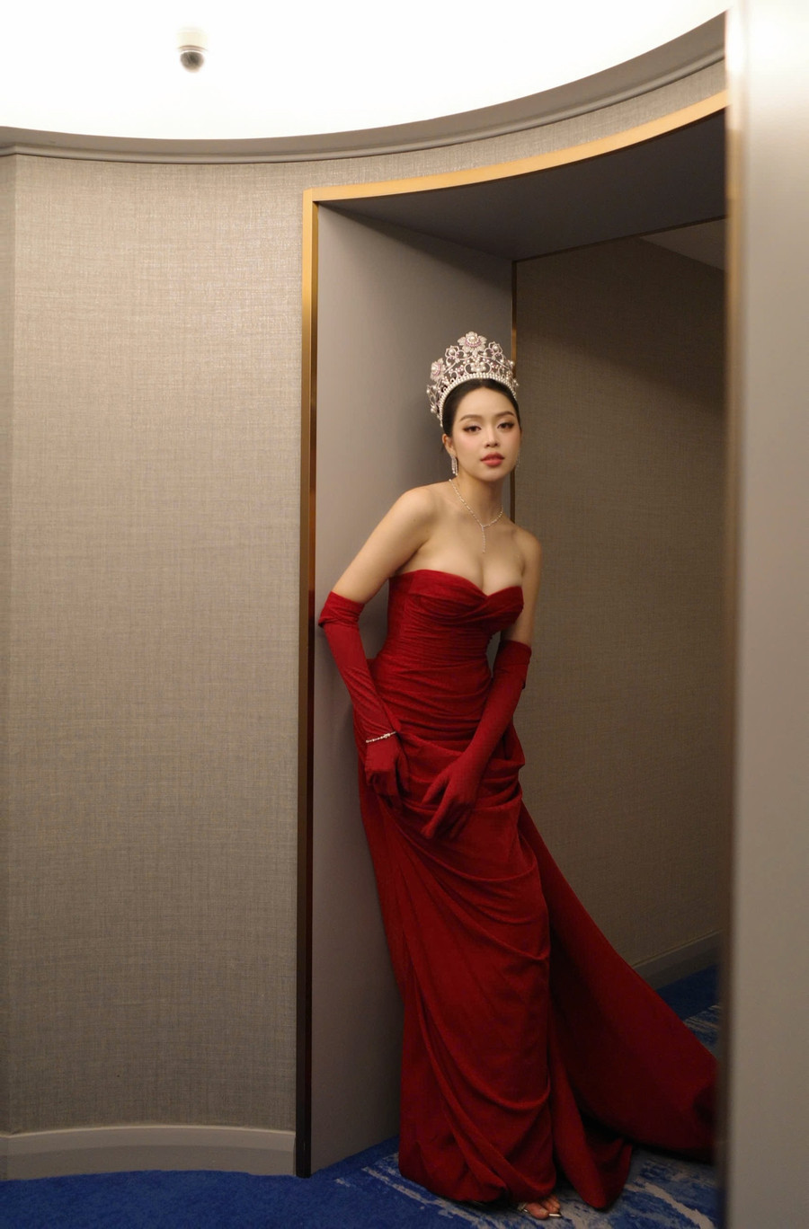 Thanh Thủy đẹp rực rỡ tại chung kết Miss Singapore International 2025