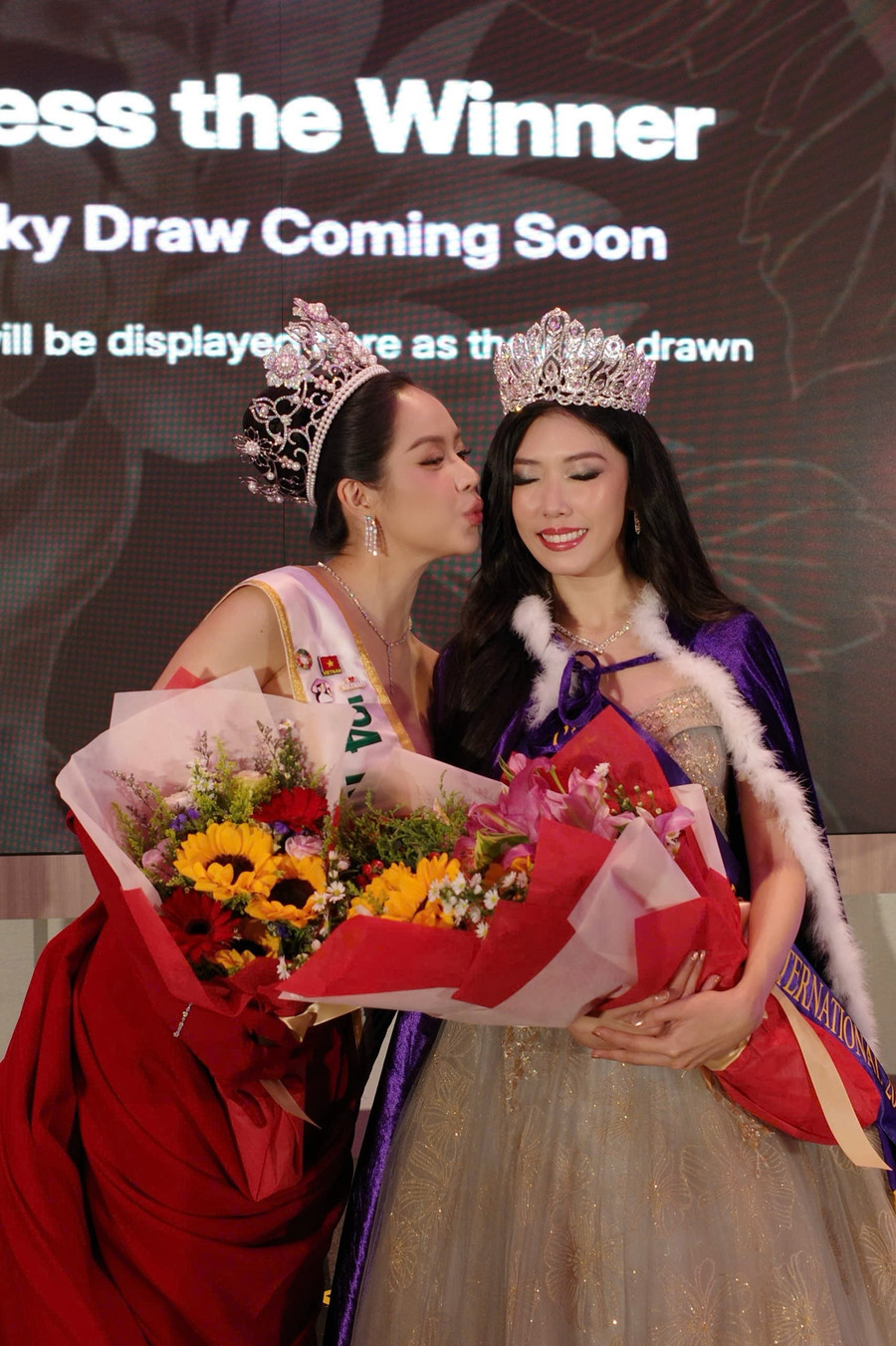 Thanh Thủy đẹp rực rỡ tại chung kết Miss Singapore International 2025