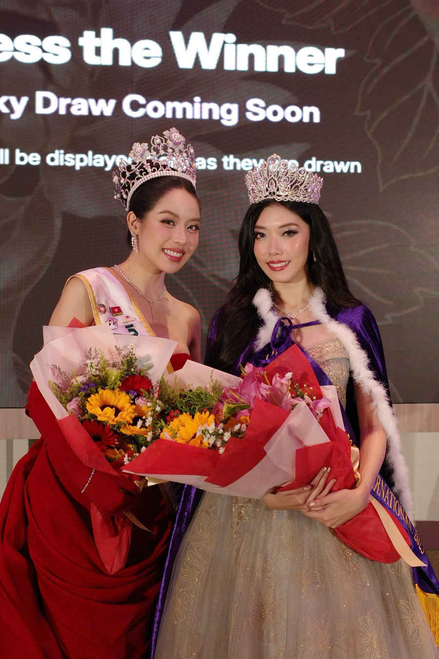 Thanh Thủy đẹp rực rỡ tại chung kết Miss Singapore International 2025