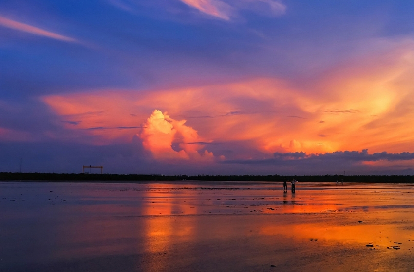 Săn bình minh trên biển vô cực, “gương trời” ở Hưng Yên