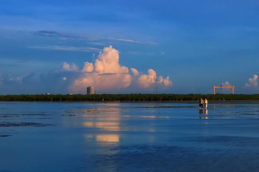 Săn bình minh trên biển vô cực, “gương trời” ở Hưng Yên