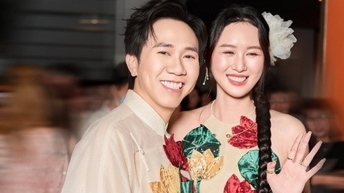 Diễn viên Anh Đức hạnh phúc bên vợ xinh như hoa hậu