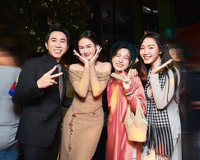 Diễn viên Anh Đức hạnh phúc bên vợ xinh như hoa hậu