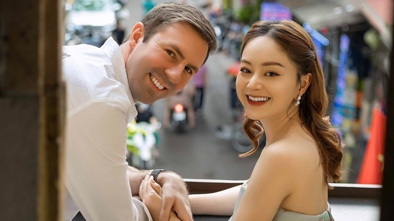 Diễn viên Lan Phương ly thân chồng Tây sau 1 năm có con thứ 2