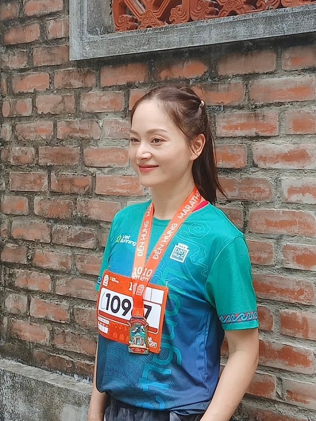 Diễn viên Lan Phương ly thân chồng Tây sau 1 năm có con thứ 2