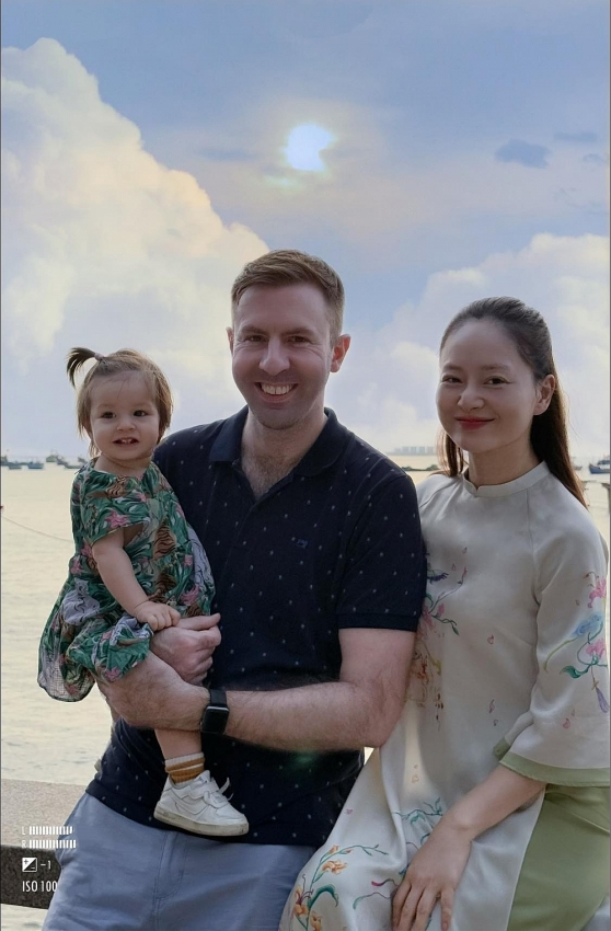Diễn viên Lan Phương ly thân chồng Tây sau 1 năm có con thứ 2