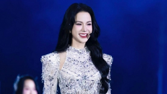 Hậu ly hôn, Diệp Lâm Anh khiến netizen chao đảo với body không góc chết