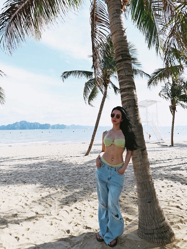 Hậu ly hôn, Diệp Lâm Anh khiến netizen chao đảo với body không góc chết