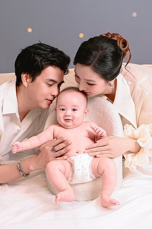 Hồ Quang Hiếu sống sang chảnh, có vợ đẹp con kháu khỉnh