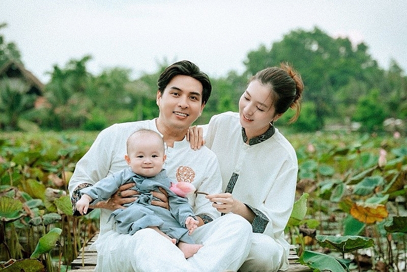 Hồ Quang Hiếu sống sang chảnh, có vợ đẹp con kháu khỉnh