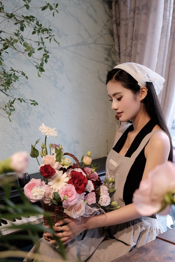 Hoa hậu Ý Nhi hóa 'nàng thơ' dịu dàng, nhan sắc gây sốt mạng xã hội
