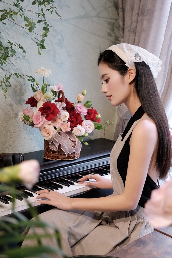 Hoa hậu Ý Nhi hóa 'nàng thơ' dịu dàng, nhan sắc gây sốt mạng xã hội