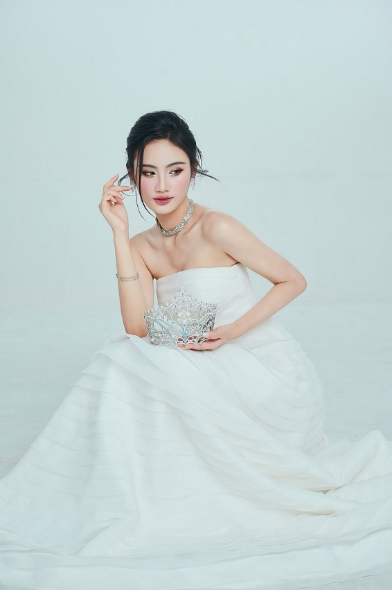 Hoa hậu Ý Nhi hóa 'nàng thơ' dịu dàng, nhan sắc gây sốt mạng xã hội