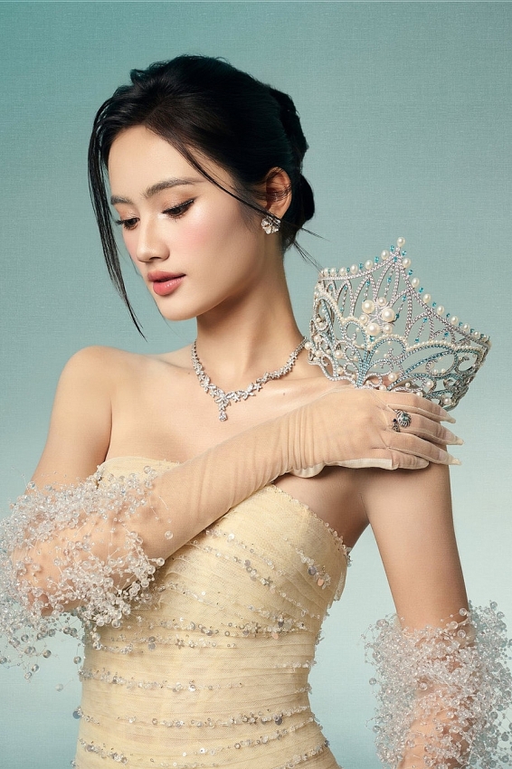 Hoa hậu Ý Nhi hóa 'nàng thơ' dịu dàng, nhan sắc gây sốt mạng xã hội