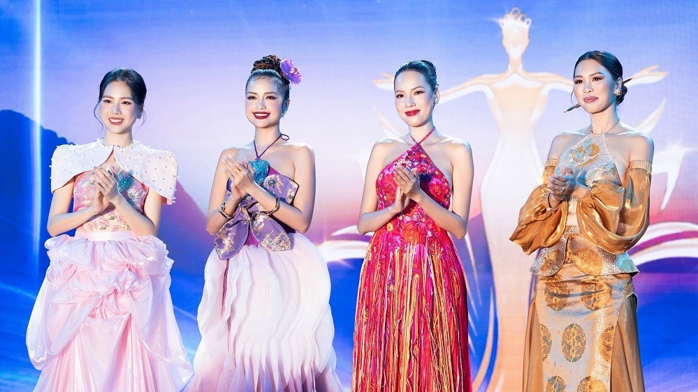 Miss University Vietnam 2025 gây sốt với bộ ba huấn luyện viên toàn hoa hậu