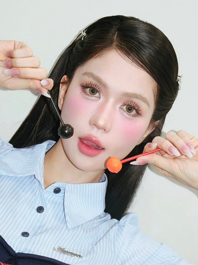 Ngọc Trinh hóa thiếu nữ ngoan hiền, nhan sắc U40 khiến ai nấy ngỡ ngàng