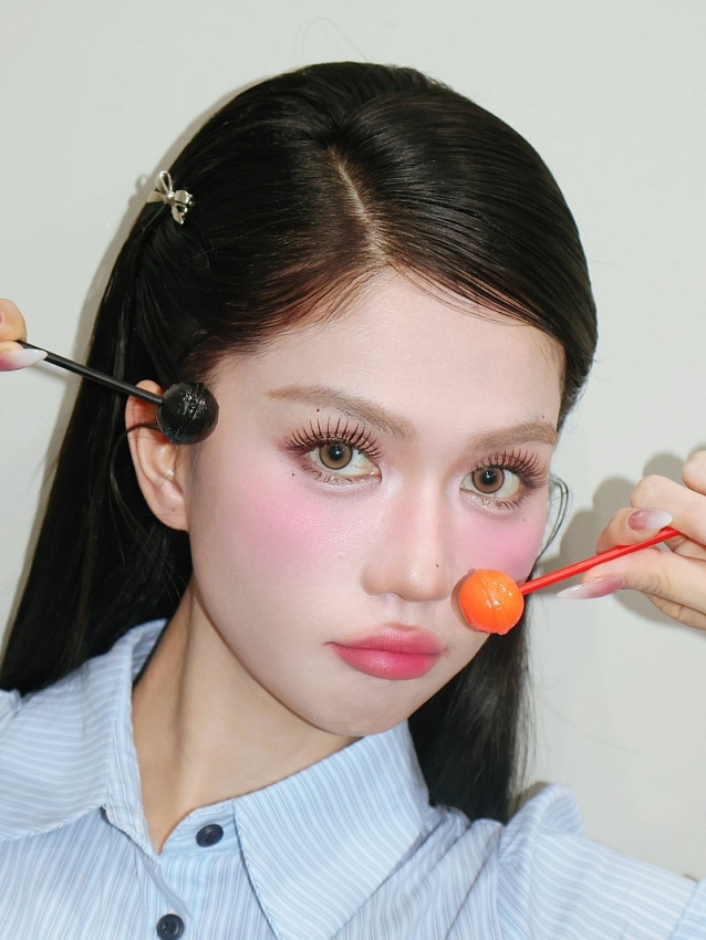 Ngọc Trinh hóa thiếu nữ ngoan hiền, nhan sắc U40 khiến ai nấy ngỡ ngàng