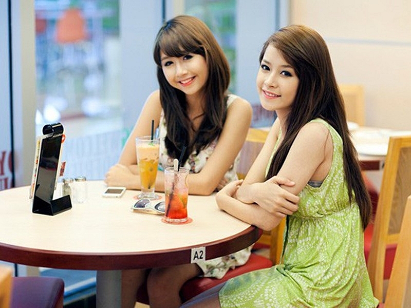 Chi Pu - Quỳnh Anh Shyn chụp ảnh chung, liệu có thân thiết trở lại?