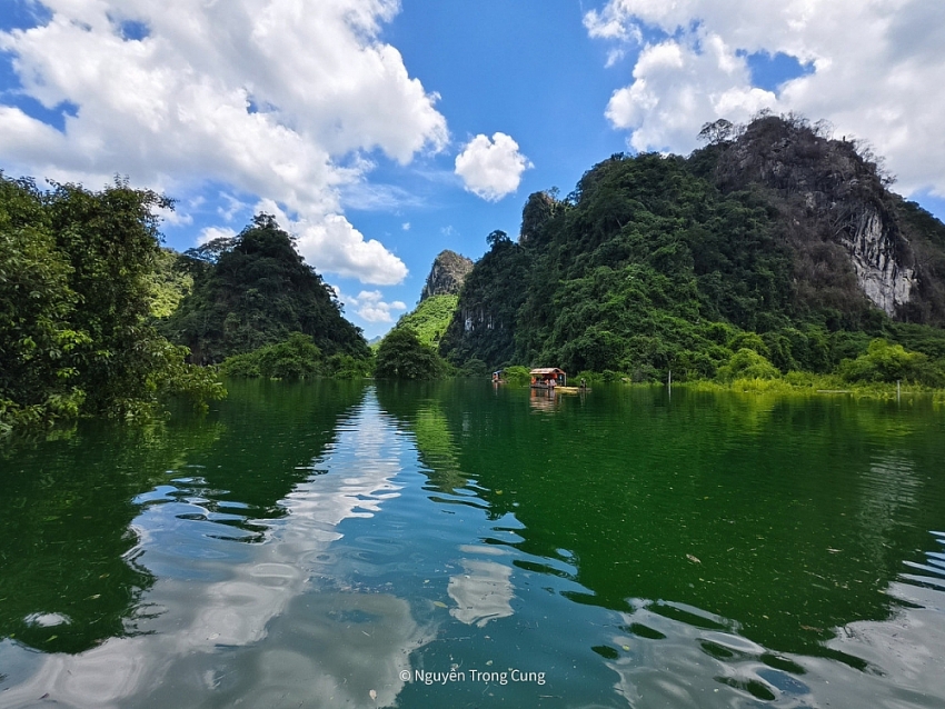 Đồng Lâm mùa nước nổi đẹp như tranh, điểm đến dã ngoại lý tưởng gần Hà Nội