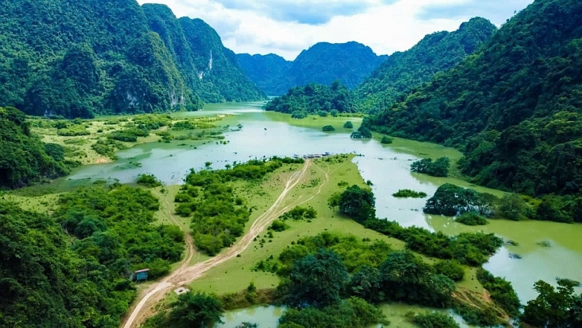 Đồng Lâm mùa nước nổi đẹp như tranh, điểm đến dã ngoại lý tưởng gần Hà Nội