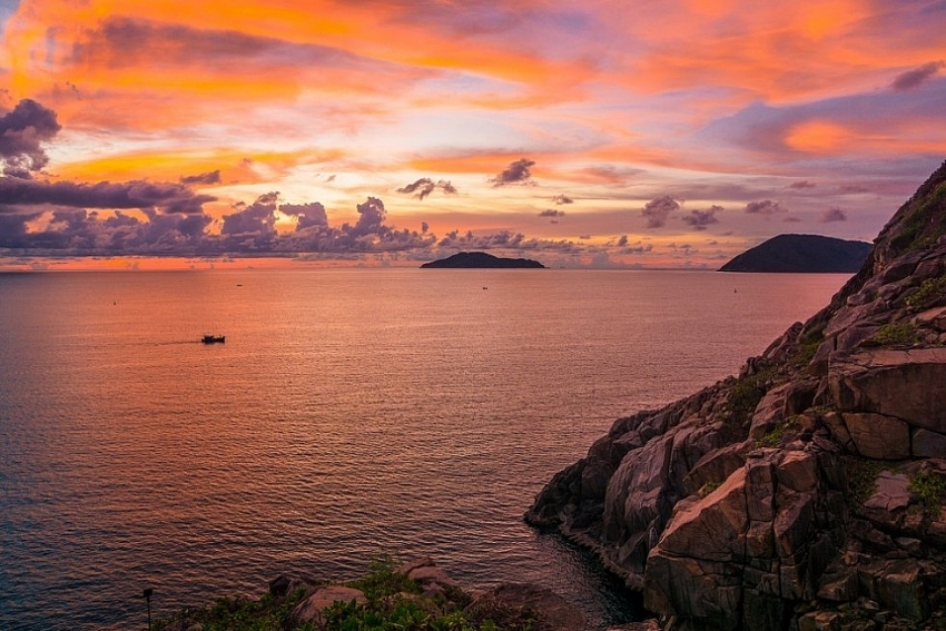 Mũi Tàu Bể tọa độ ngắm bình minh đẹp mê hồn giữa lòng Côn Đảo Mũi Tàu Bể tọa độ ngắm bình minh đẹp mê hồn giữa lòng Côn Đảo