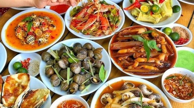 “Ăn sập” Hải Phòng với loạt món vặt ngon, rẻ khiến giới trẻ mê không lối về