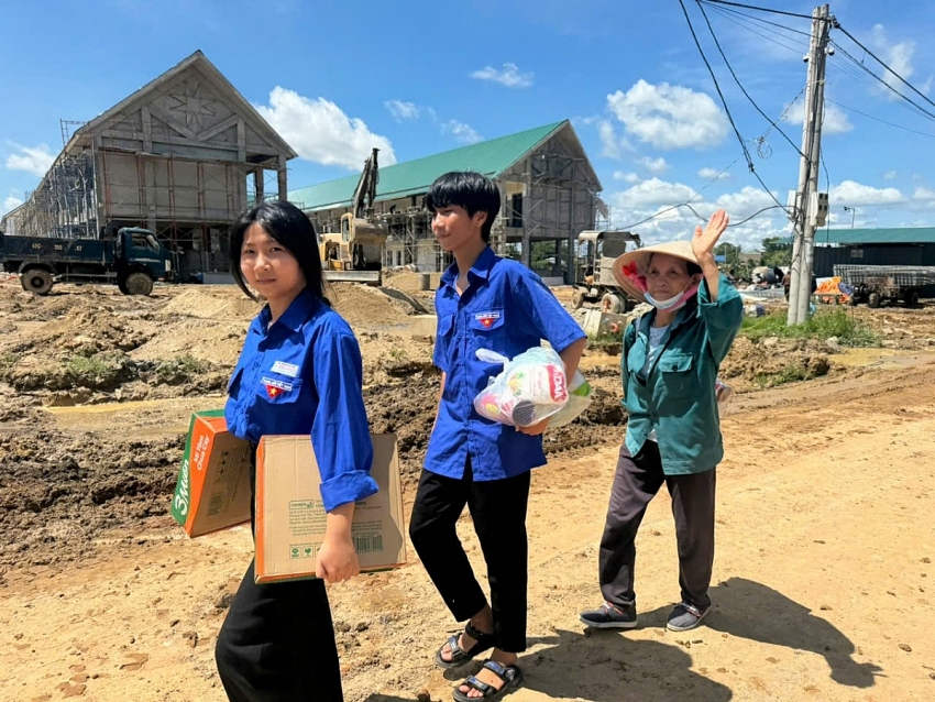 Trao yêu thương, lan tỏa trách nhiệm cộng đồng, chung tay chăm lo người dân có hoàn cảnh khó khăn tại Buôn Đôn