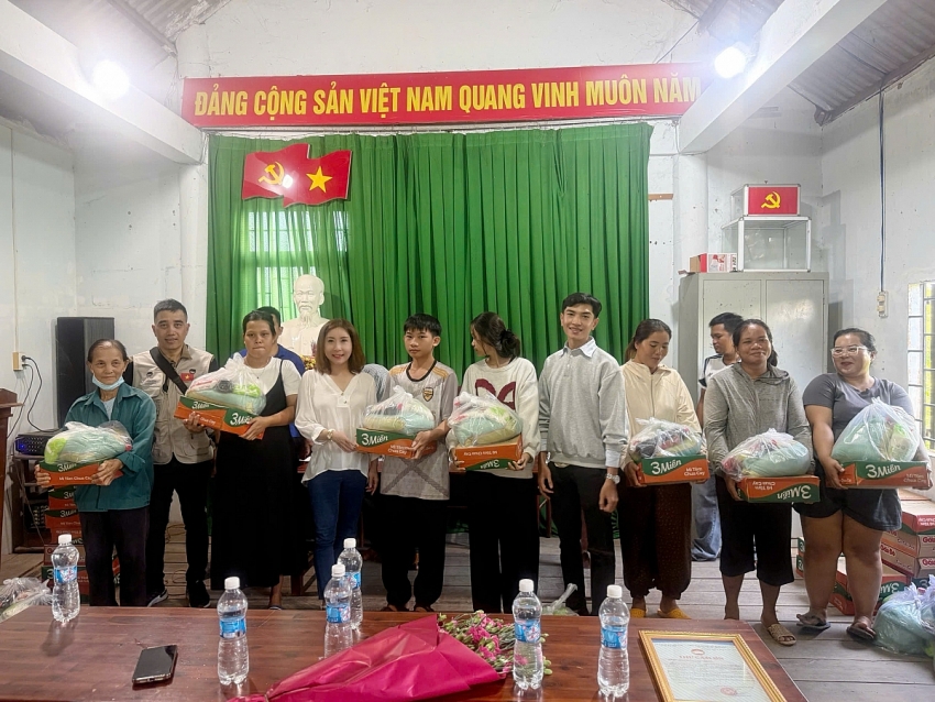 Trao yêu thương, lan tỏa trách nhiệm cộng đồng, chung tay chăm lo người dân có hoàn cảnh khó khăn tại Buôn Đôn