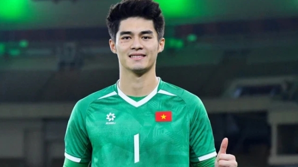 Thủ môn Trần Trung Kiên không ngại áp lực cạnh tranh; V-League biến động nhân sự mạnh mẽ
