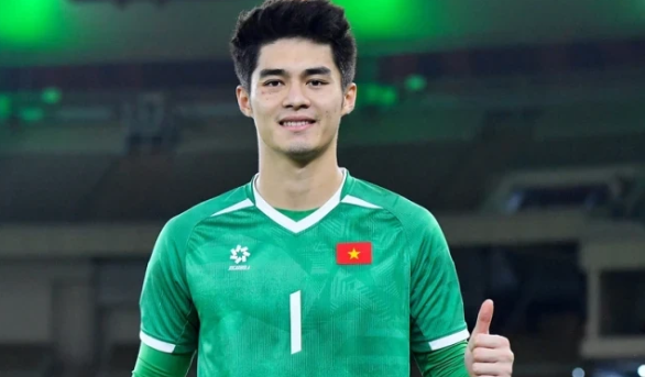 Thủ môn Trần Trung Kiên không ngại áp lực cạnh tranh; V-League biến động nhân sự mạnh mẽ