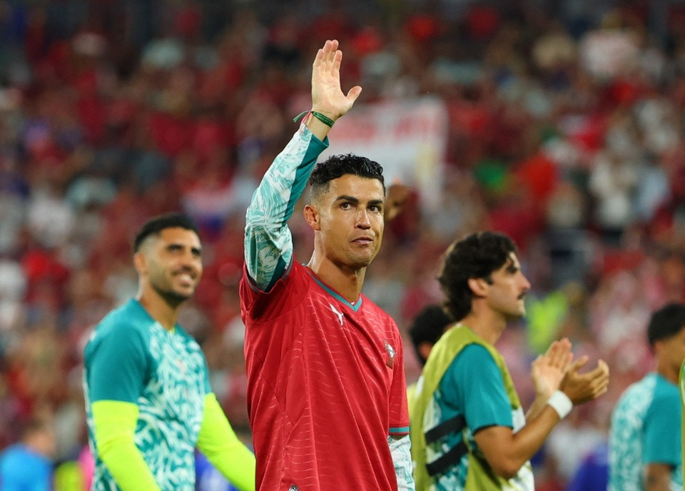 Ibrahimovic công kích VAR: Trọng tài đang làm mọi cách để Ronaldo vô địch World Cup Ibrahimovic công kích VAR: Trọng tài đang làm mọi cách để Ronaldo vô địch World Cup