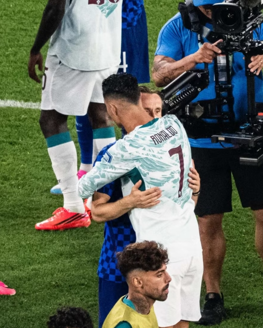 Ronaldo nói gì với Modric sau trận Bồ Đào Nha hạ Croatia?