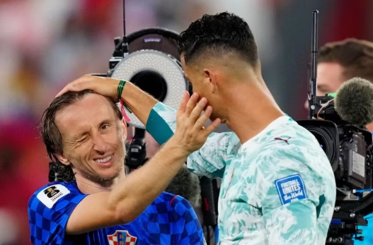 Ronaldo nói gì với Modric sau trận Bồ Đào Nha hạ Croatia?