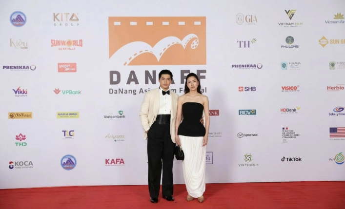 Tăng Thanh Hà lộ diện bên nam chính phim ‘Hoàng hậu cuối cùng’ trên thảm đỏ DANAFF IV
