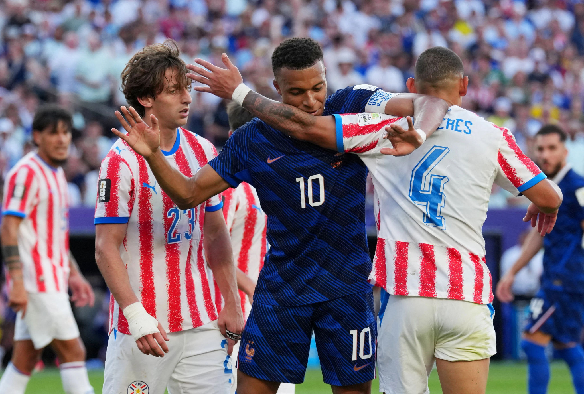 Kylian Mbappe và nụ cười ngạo nghễ trước 'bẫy' tâm lý của Paraguay tại World Cup 2026