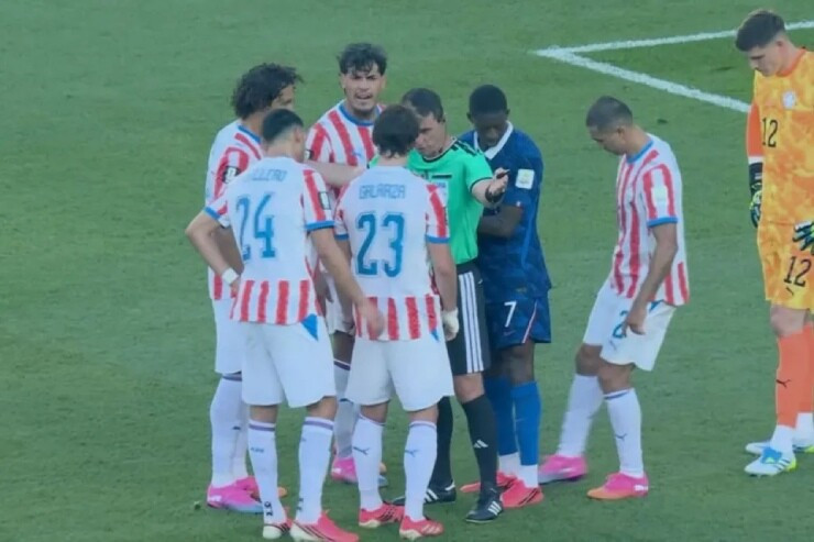 Trận Pháp - Paraguay: Khi bóng đá biến thành võ đài và sự bất lực của trọng tài