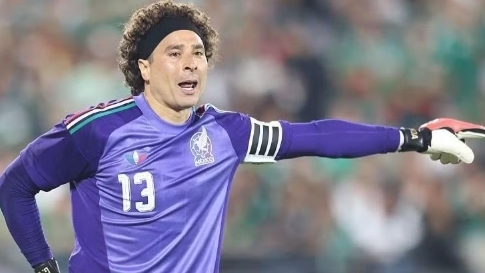 Huyền thoại Guillermo Ochoa giải nghệ