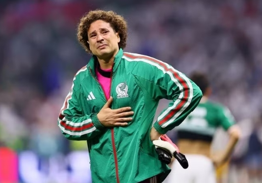 Huyền thoại Guillermo Ochoa giải nghệ