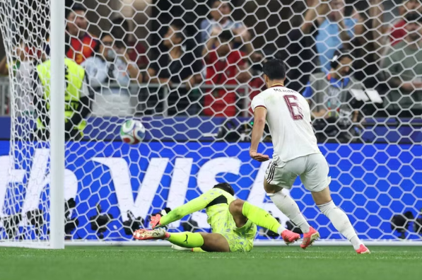 Rodri xin lỗi Bernardo Silva sau trận thắng Bồ Đào Nha