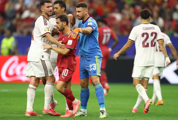 Rodri xin lỗi Bernardo Silva sau trận thắng Bồ Đào Nha