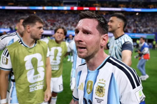 Messi tiết lộ lý do bật khóc sau trận thắng Ai Cập