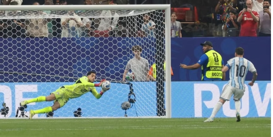 Messi tiết lộ lý do bật khóc sau trận thắng Ai Cập