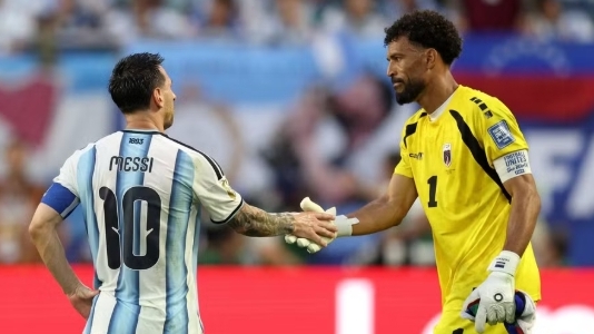 Thủ môn tuyển Cape Verde sắp trở thành đồng đội Messi?