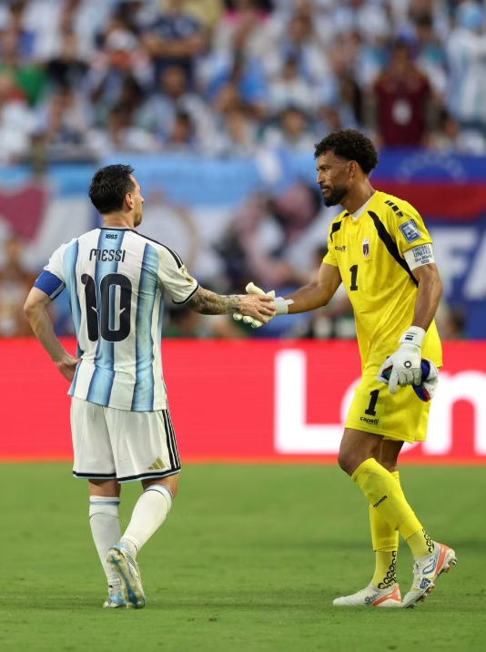 Thủ môn tuyển Cape Verde sắp trở thành đồng đội Messi?