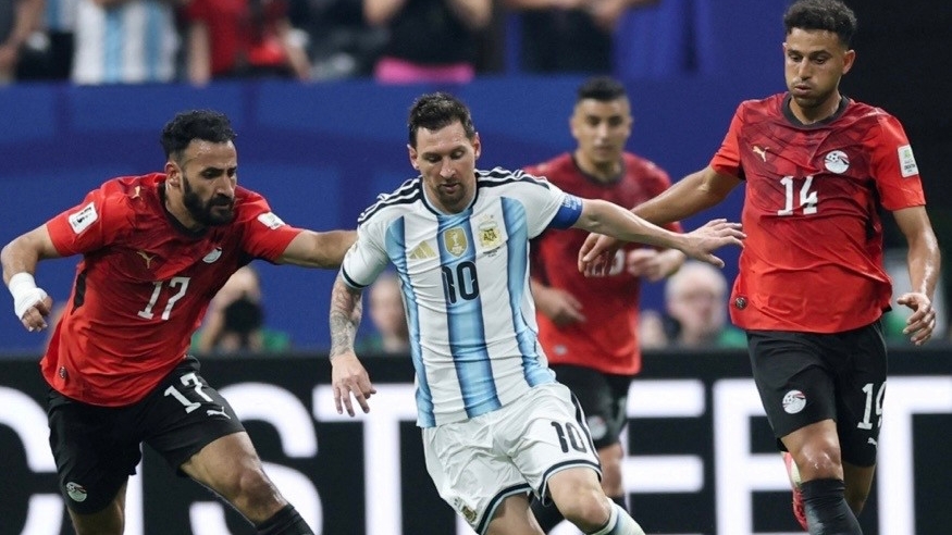 Argentina vất vả vào bán kết