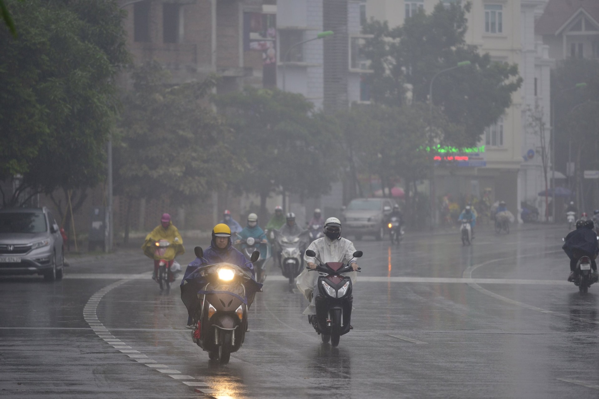 Dự báo thời tiết đêm nay và ngày mai 14/7: Hà Nội và các khu vực trên cả nước